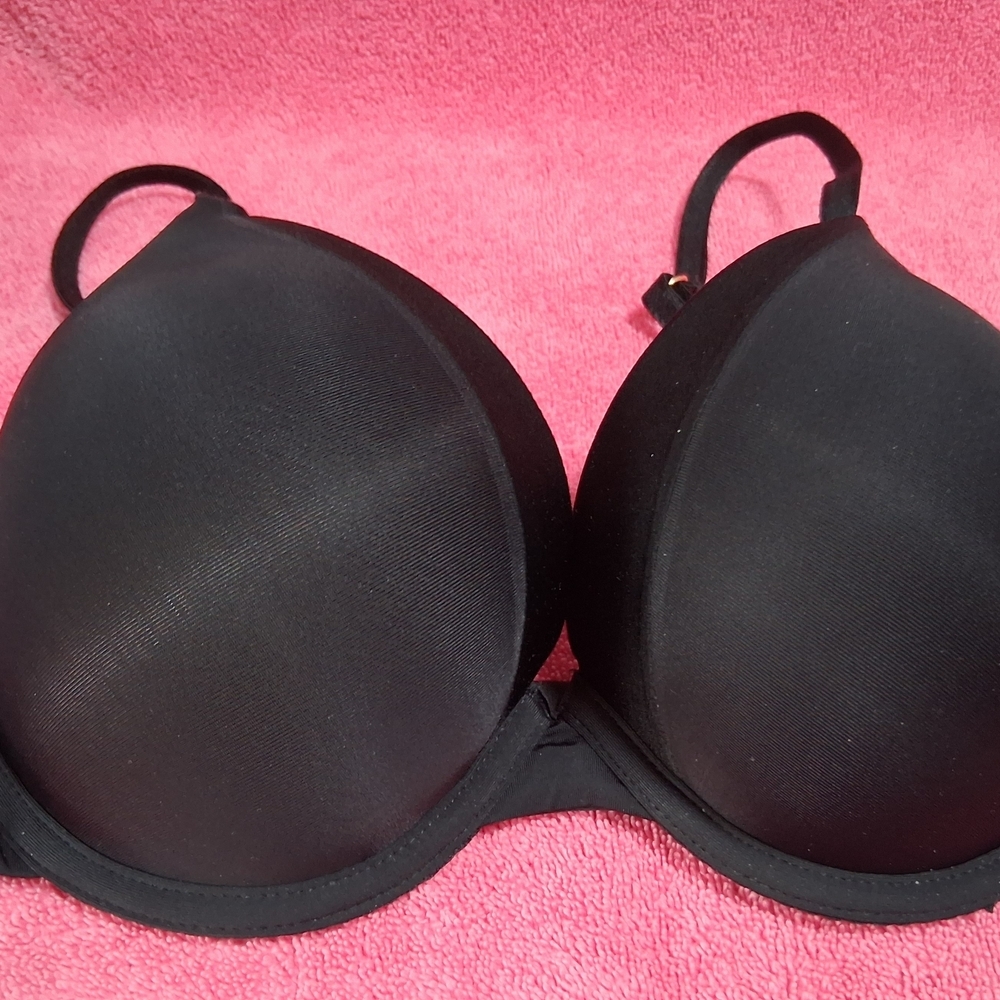 3/15 Secret Treasures Black Satin Padded Bra 32D Smooth Cup Comfort